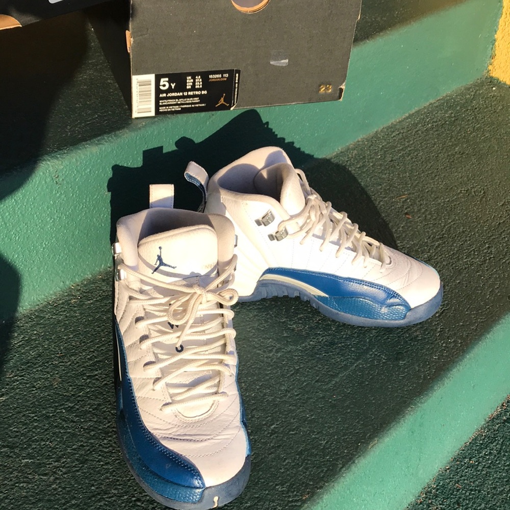Air Jordan 12 Retro BG size 5Y